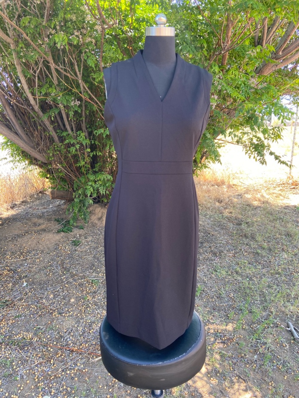 Liz Claiborne Black Sleeveless V-Neck Midi Sheath Dress